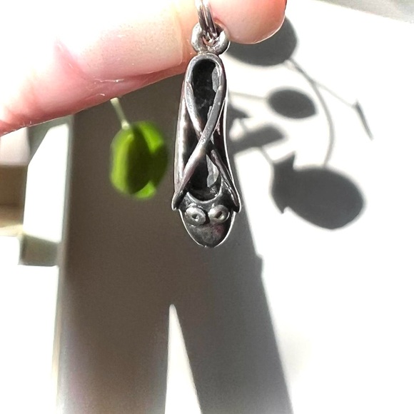 Ballet Slipper Charm 🩰 - Picture 3 of 4